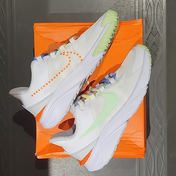 New in Box: NIKE Star Runner 4 NN SE (GS) - Picture 2 of 10